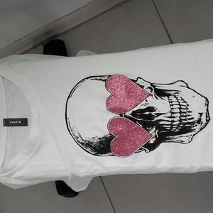 Shirt 👚✨🌸 Venti short sleeve skull shirt.